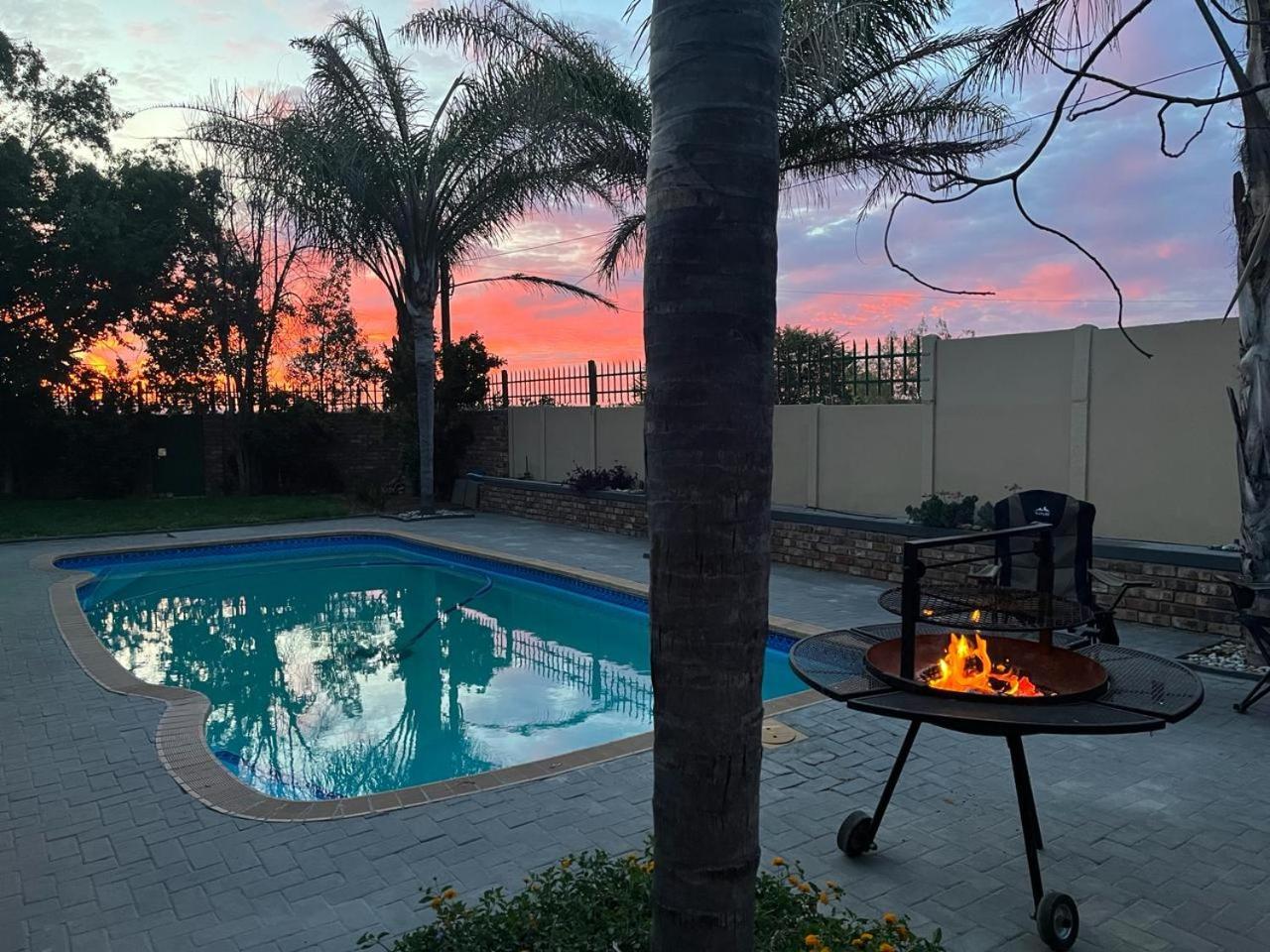 אאודטסהורן Oppi Draai Guesthouse מראה חיצוני תמונה