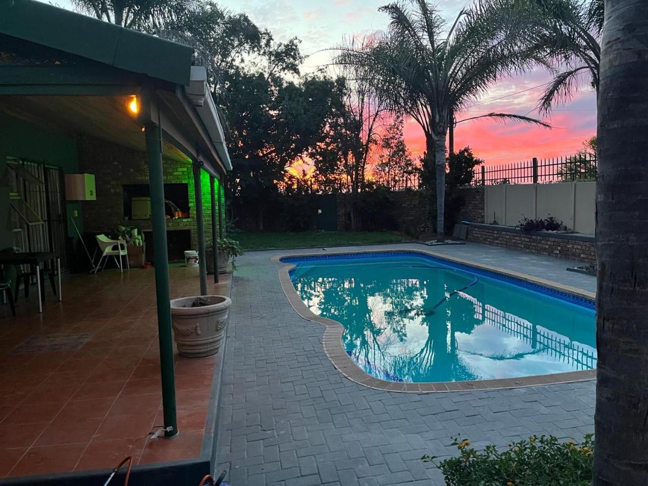 אאודטסהורן Oppi Draai Guesthouse מראה חיצוני תמונה